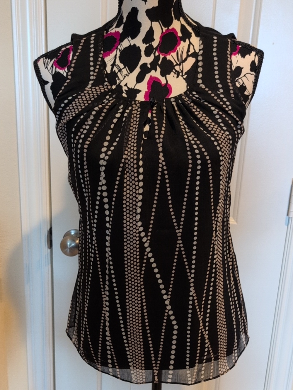 New York & Company Black Sleeveless Dot-Stripe Chiffon Top with Dots Size XS NWT